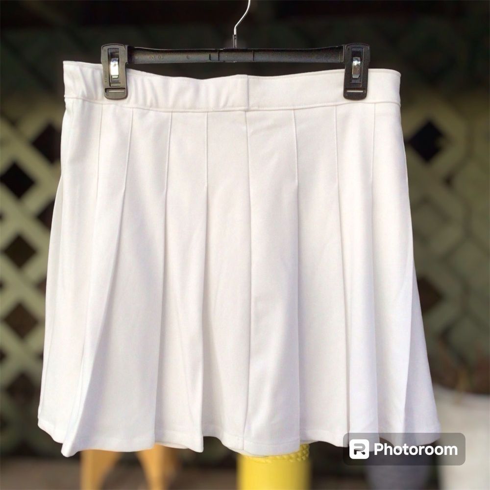 Hollister California Ultra Rise White Pleated Mini Skirt - Picture 3 of 11